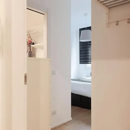 The Rent - Comfortable One-bedroom Near Porta Romana Διαμέρισμα